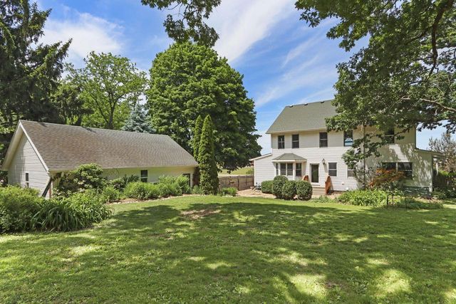 553 W Twin Lakes ROAD, Genoa City, WI 53128