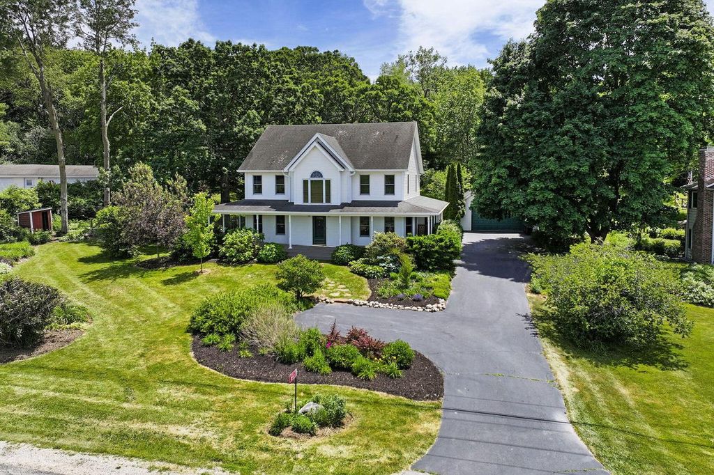 553 W Twin Lakes ROAD, Genoa City, WI 53128