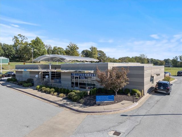 5201 Willow Creek Dr., Springdale, AR 72762