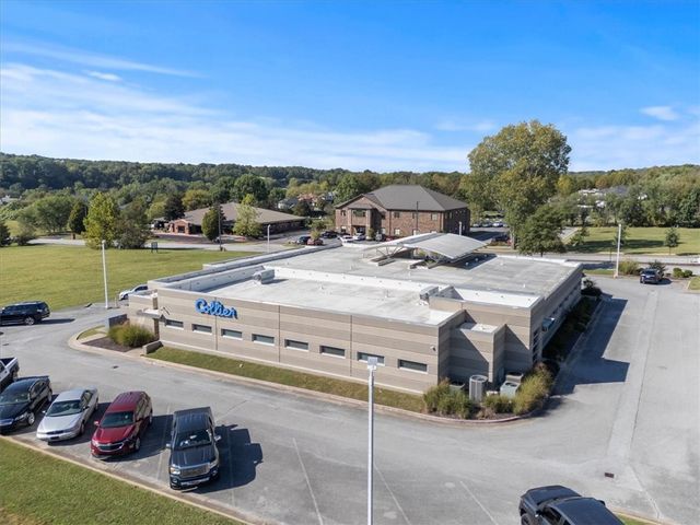 5201 Willow Creek Dr., Springdale, AR 72762