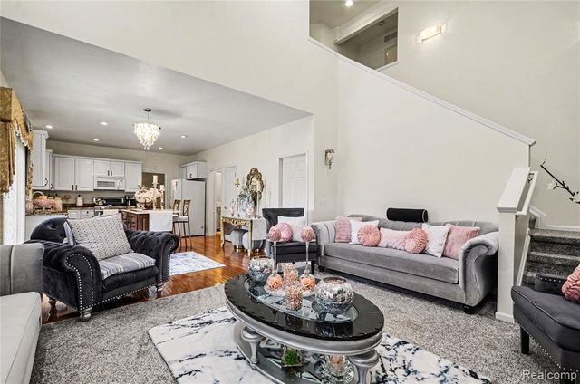 7316 N Central Park, Utica, MI 48317