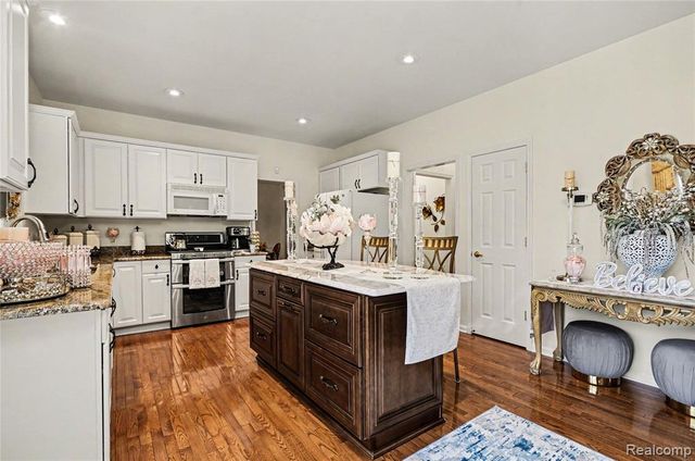 7316 N Central Park, Utica, MI 48317
