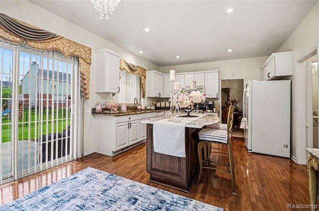 7316 N Central Park, Utica, MI 48317