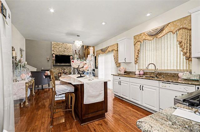 7316 N Central Park, Utica, MI 48317