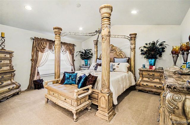 7316 N Central Park, Utica, MI 48317