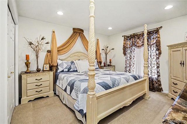 7316 N Central Park, Utica, MI 48317