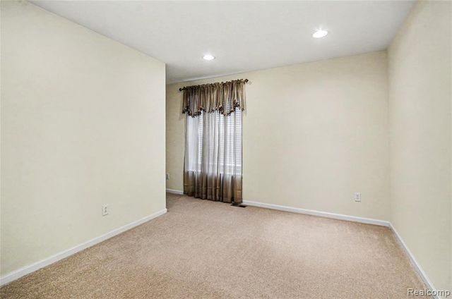 7316 N Central Park, Utica, MI 48317