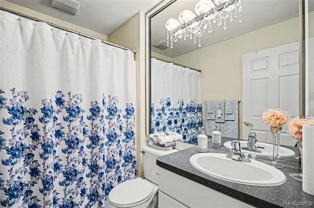 7316 N Central Park, Utica, MI 48317
