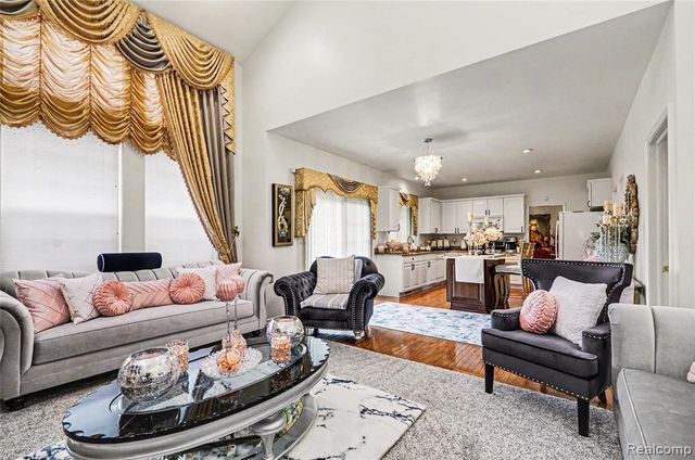 7316 N Central Park, Utica, MI 48317