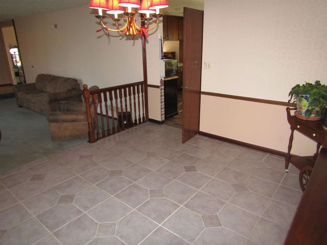 712 Colonial Ct., Salina, KS 67401