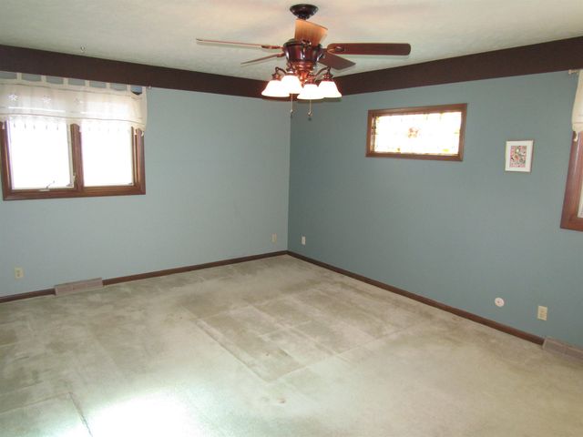 712 Colonial Ct., Salina, KS 67401