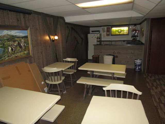 712 Colonial Ct., Salina, KS 67401