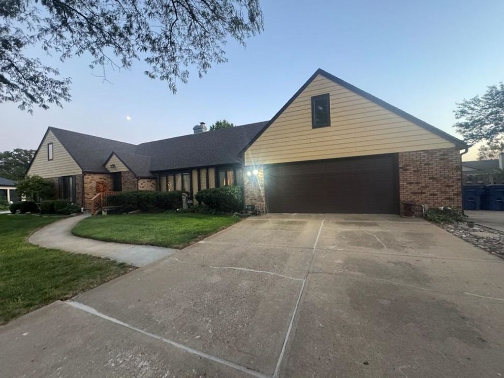 712 Colonial Ct., Salina, KS 67401