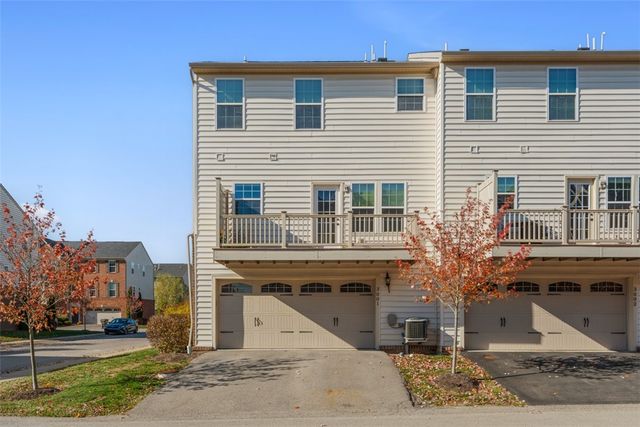 3001 Pointe View, Adams Twp, PA 16046