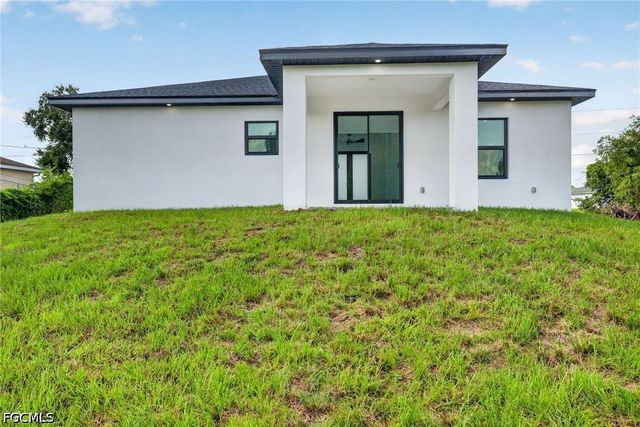 3814 34th ST SW, Lehigh Acres, FL 33976