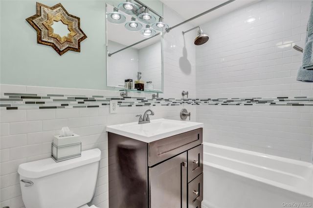 219 Mariners Way, Copiague, NY 11726