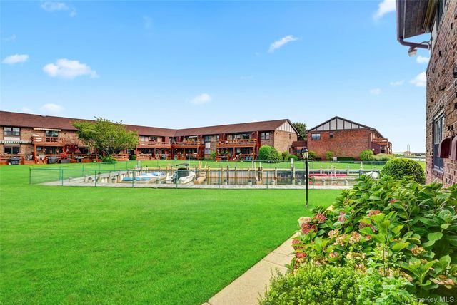 219 Mariners Way, Copiague, NY 11726