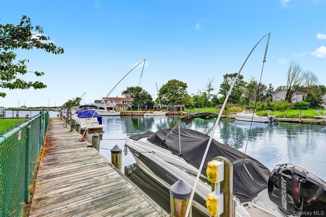 219 Mariners Way, Copiague, NY 11726