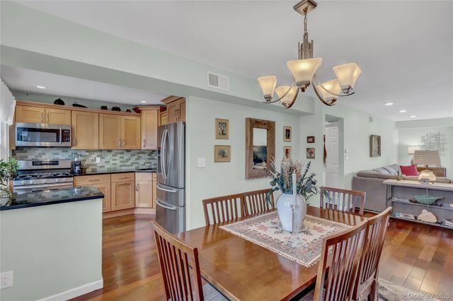 219 Mariners Way, Copiague, NY 11726