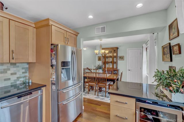 219 Mariners Way, Copiague, NY 11726