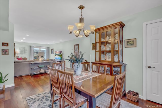 219 Mariners Way, Copiague, NY 11726