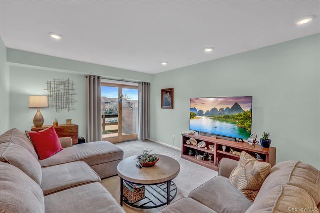 219 Mariners Way, Copiague, NY 11726