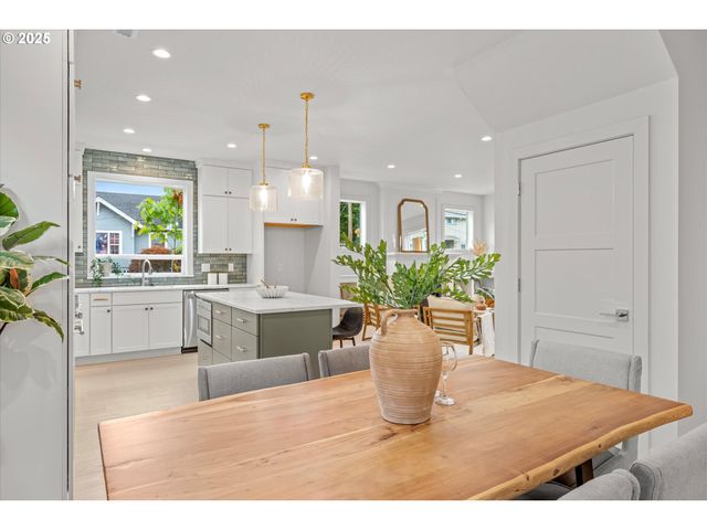5004 Se RURAL St A, Portland, OR 97206