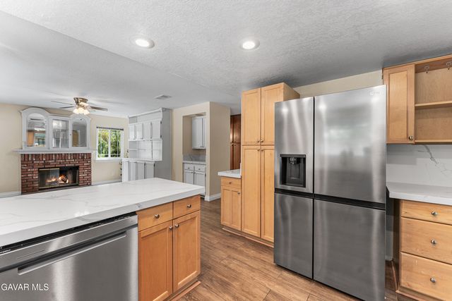 42910 Burlwood Drive, Lancaster, CA 93536