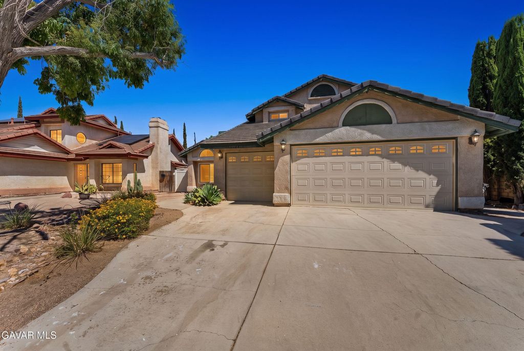 42910 Burlwood Drive, Lancaster, CA 93536