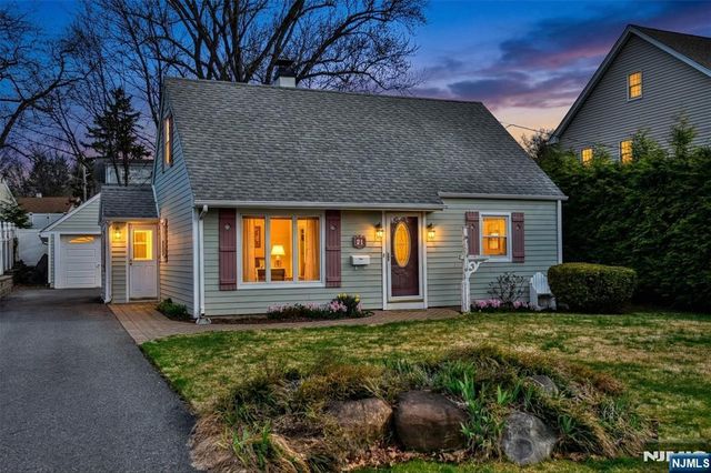 21 Charles Terrace, Waldwick, NJ 07463