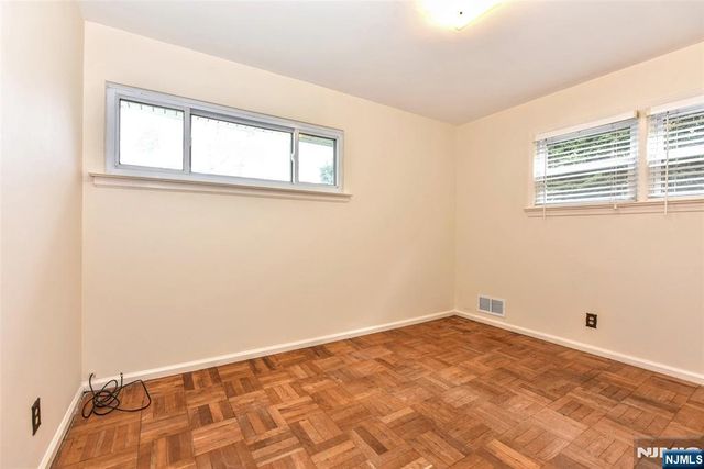 21 Charles Terrace, Waldwick, NJ 07463