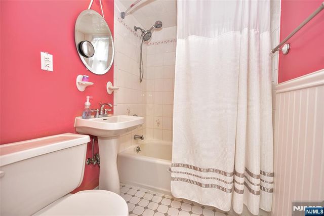 21 Charles Terrace, Waldwick, NJ 07463