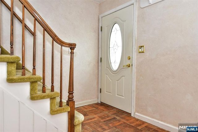 21 Charles Terrace, Waldwick, NJ 07463