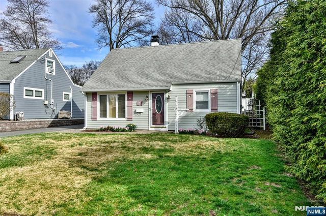 21 Charles Terrace, Waldwick, NJ 07463