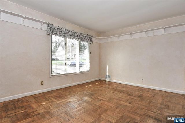 21 Charles Terrace, Waldwick, NJ 07463