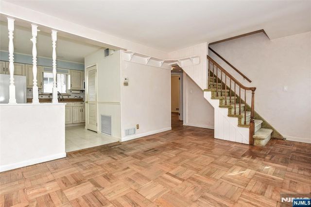 21 Charles Terrace, Waldwick, NJ 07463