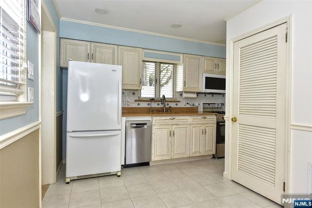 21 Charles Terrace, Waldwick, NJ 07463