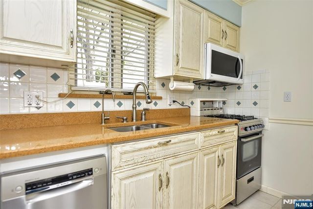 21 Charles Terrace, Waldwick, NJ 07463