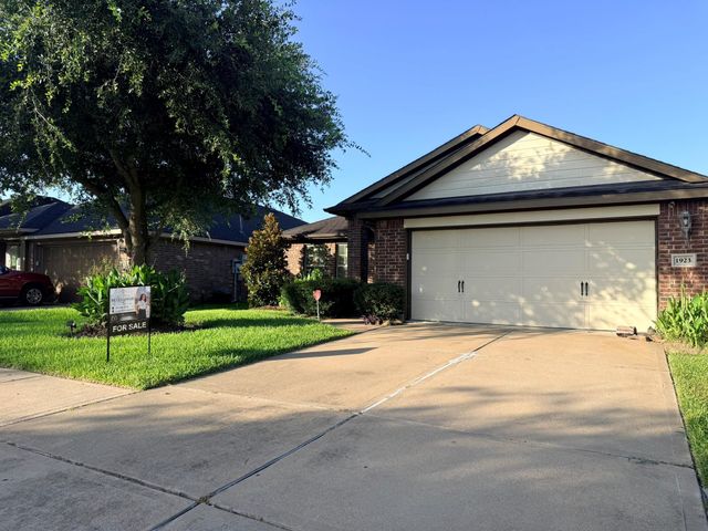 1923 Cadbury Castle Lane, Fresno, TX 77545