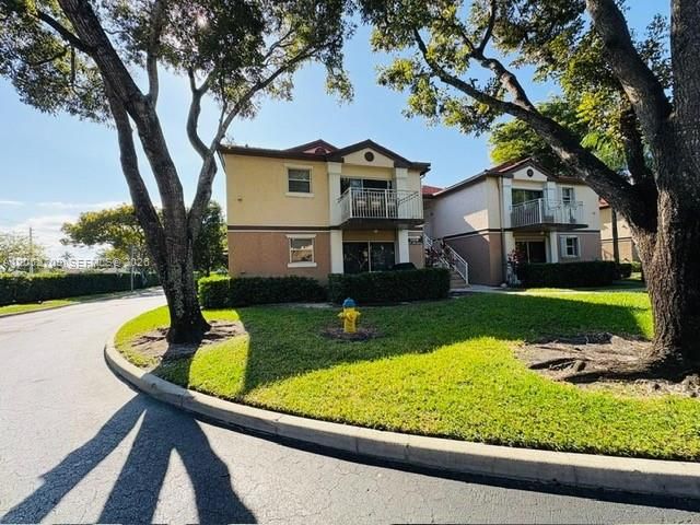 12TH SW 12th Street 104, Pembroke Pines, FL 33025