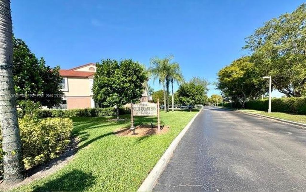 12TH SW 12th Street 104, Pembroke Pines, FL 33025