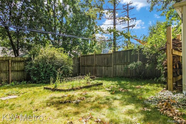 865 W Marshall Street, Ferndale, MI 48220