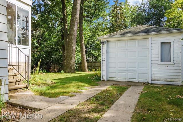 865 W Marshall Street, Ferndale, MI 48220
