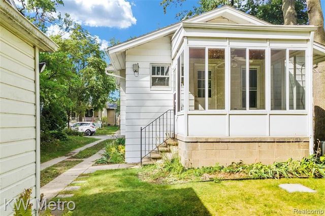 865 W Marshall Street, Ferndale, MI 48220