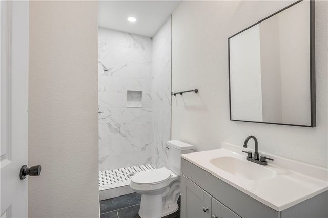 906 East Washington Avenue, Navasota, TX 77868