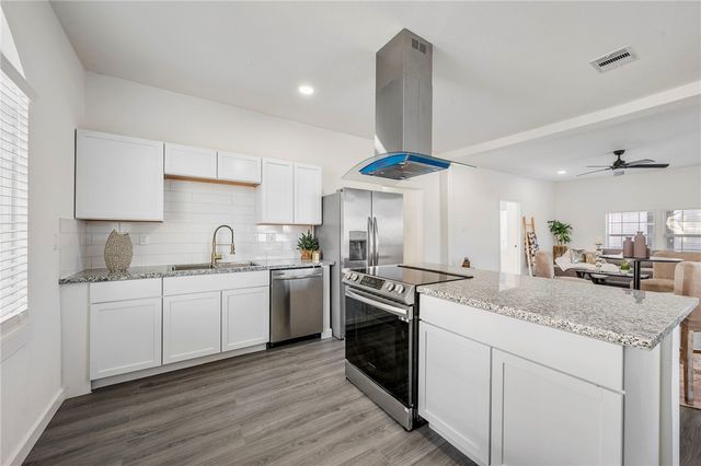 906 East Washington Avenue, Navasota, TX 77868