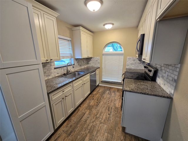 1630 Dell Oak Drive, Garland, TX 75040