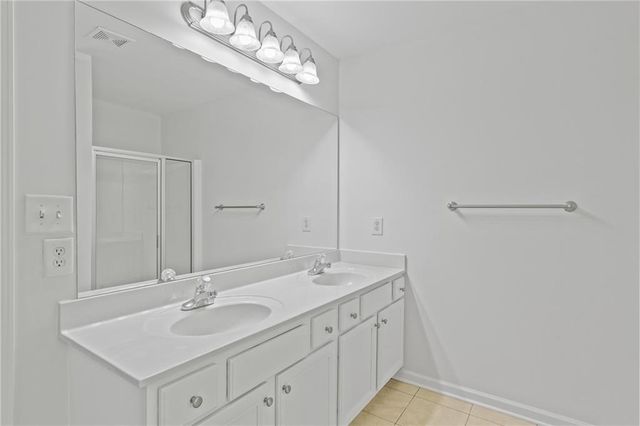 4353 Pond Edge Road, Snellville, GA 30039