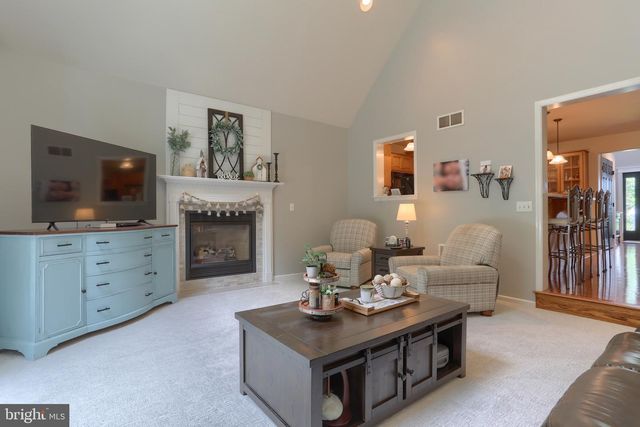 67 MOUNTAIN SPRING RD, Stevens, PA 17578