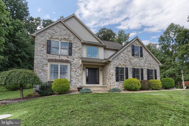 67 MOUNTAIN SPRING RD, Stevens, PA 17578
